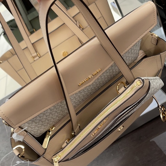 Michael Kors Maisie Large Pebbled Leather 3-in-1 Tote Bag - Picture 4 of 16